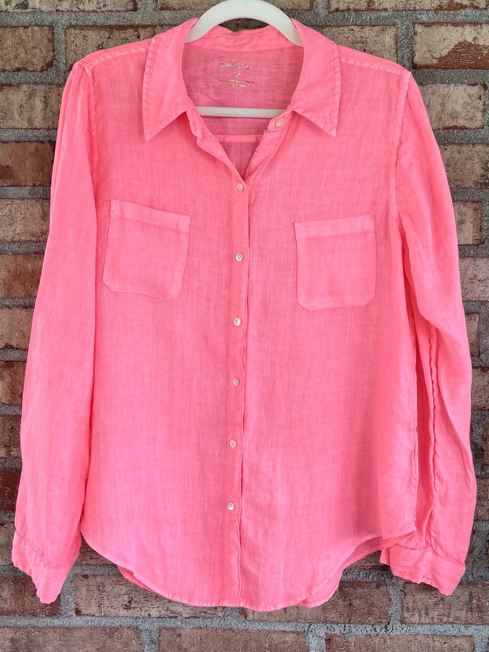 Lilly Pulitzer Sea View Linen button up size medium in coral.
